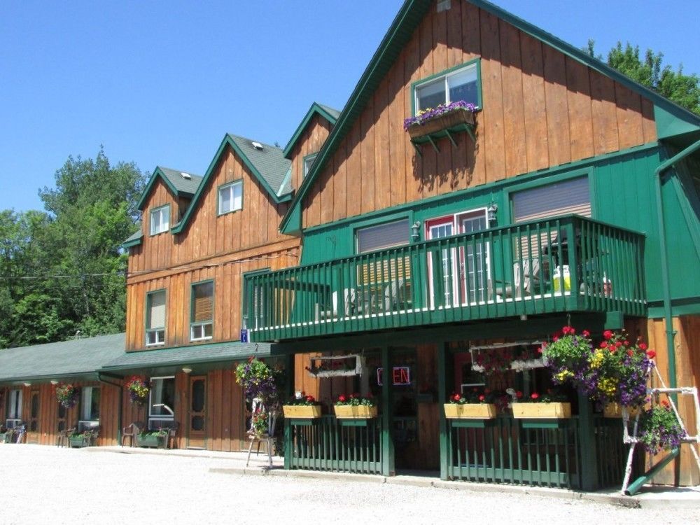 Dwight Village Motel Exterior foto